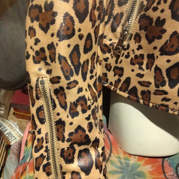 Vigoss Women Size M Leopard Print Faux Leather Jacket/. Coat - Picture 8 of 8